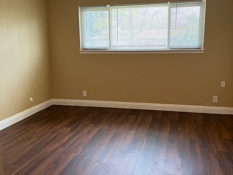 223 Lock Ct — Photo 6