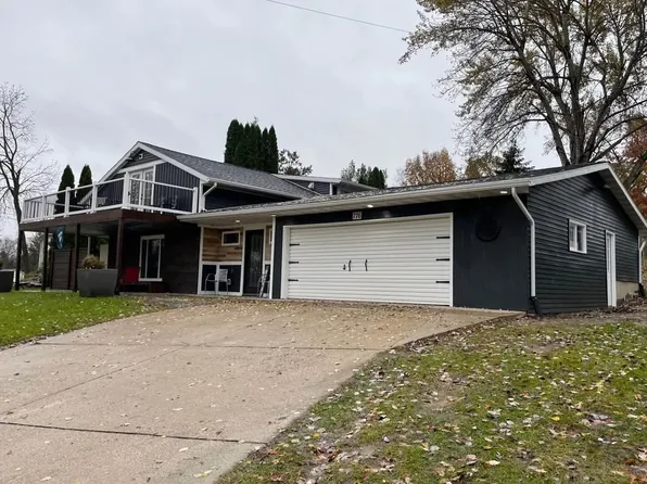 776 Kornoelje Dr NE, Comstock Park, MI 49321