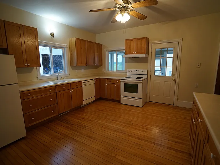 E7602 Spring Dr — Photo 3