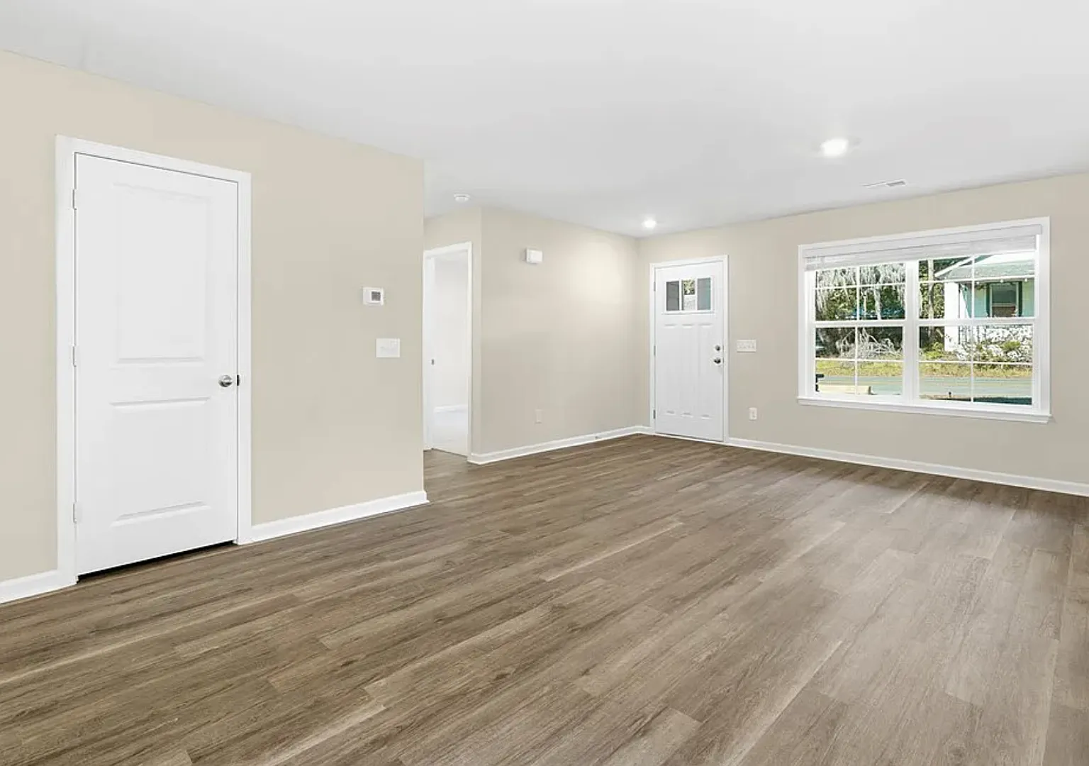 Modern Living in Greenville's Historic West End — Photo 2