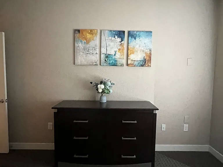 Second bedroom with two twin beds