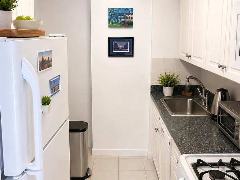 215 E 80th St #11M — Photo 6