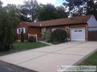 96 W 15th St, Deer Park, NY 11729