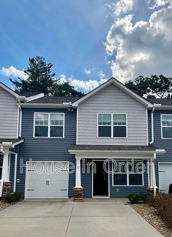 3 bed, 2.5 bath, 1375 sqft, $1,850 — Photo 1