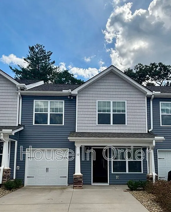 32 Malcolm Ct