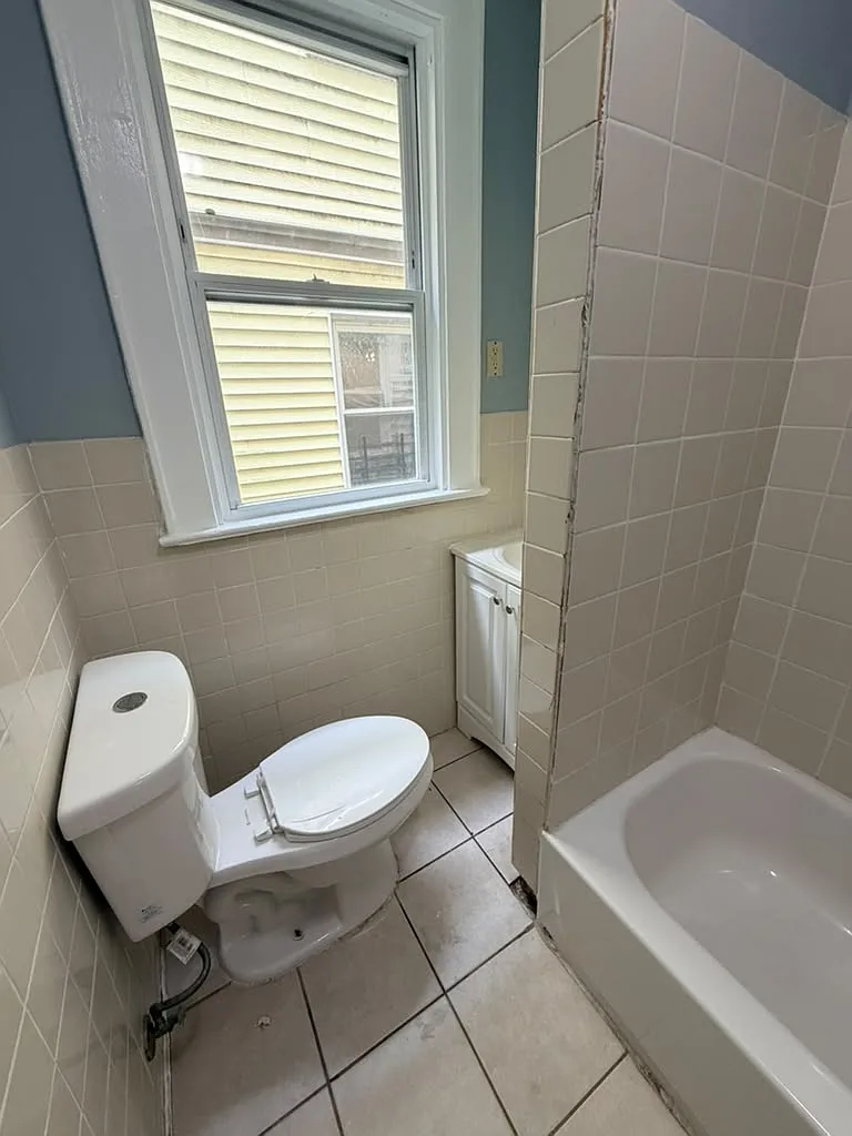 4 bed, 1200 sqft, $2,395 — Photo 3