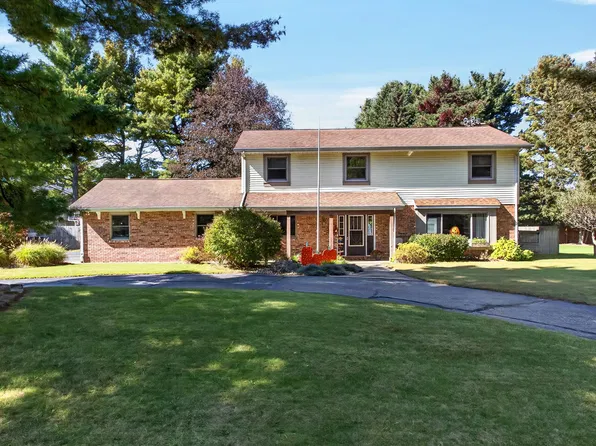 4234 Landings Ln, Saint Joseph, MI 49085