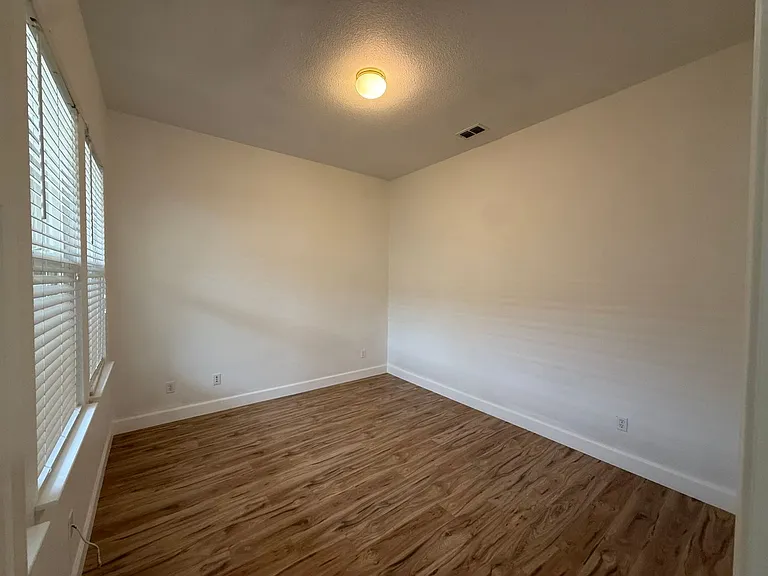 10410 Danichris Way — Photo 12
