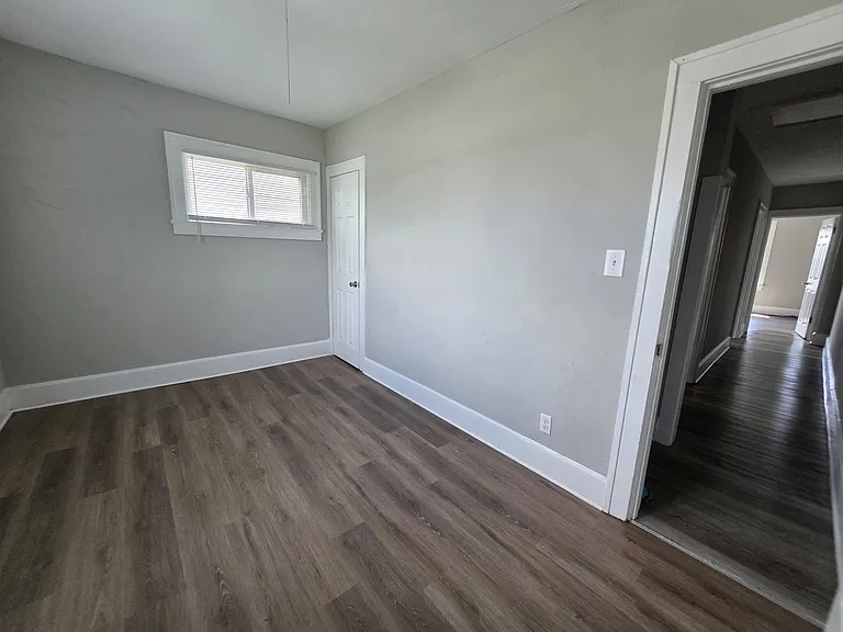 826 Leona Ave — Photo 15