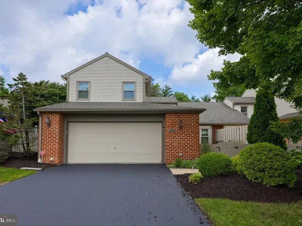 29 Cambridge Dr, Hershey, PA 17033