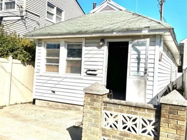 31 Topping St, Staten Island, NY 10306