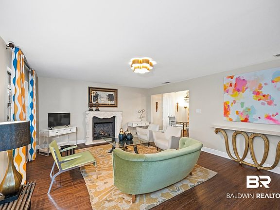 4th image of 615 Morphy Ave