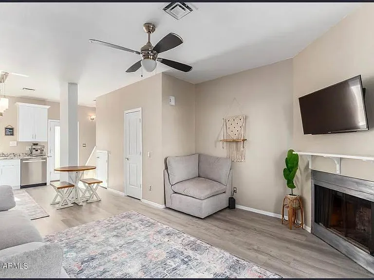 1600 N Saba St #133 — Photo 5