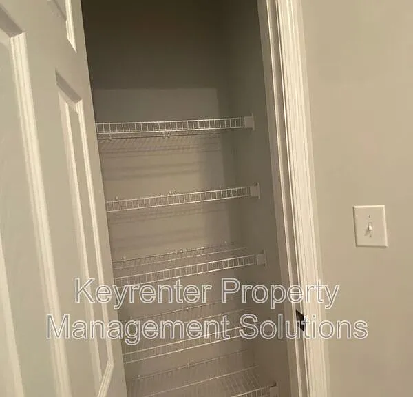 819 Geoffery St — Photo 14