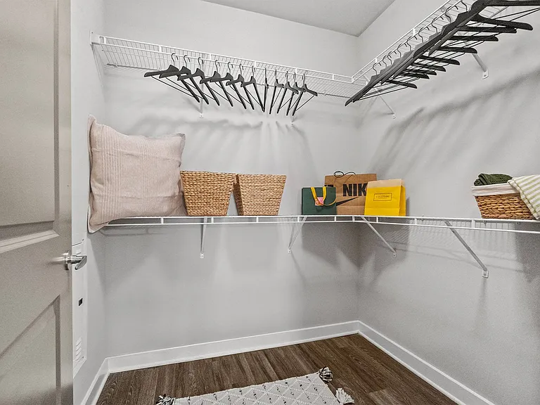 1010 Dilworth Apartments — Photo 10