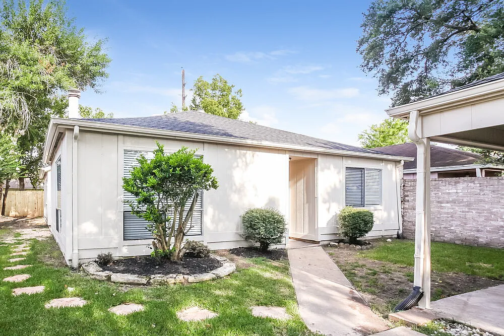3 bed, 2.0 bath, 1634 sqft, $1,775 — Photo 1