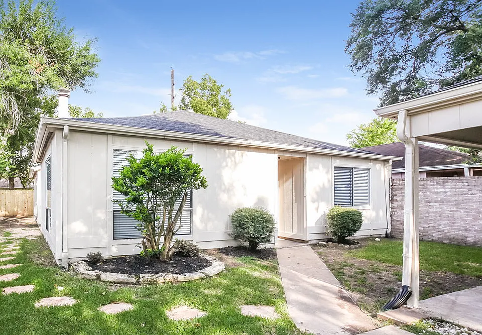 3915 Vineyard Dr