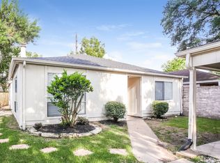 3915 Vineyard Dr, Houston, TX 77082