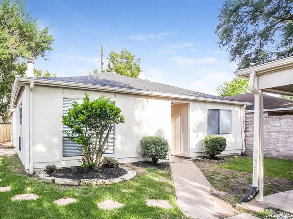 3915 Vineyard Dr, Houston, TX 77082