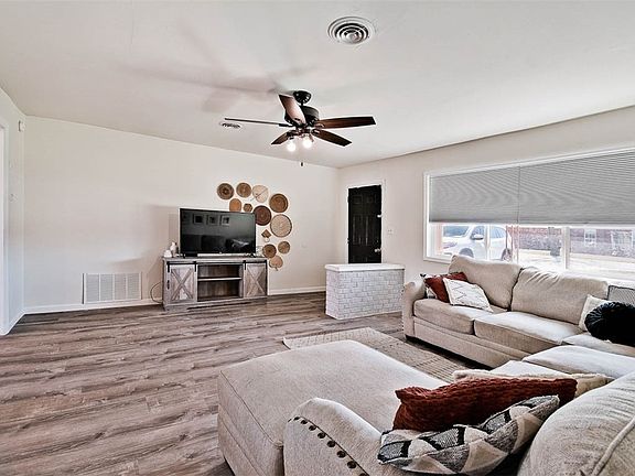 3rd image of 2831 E Kenwood St