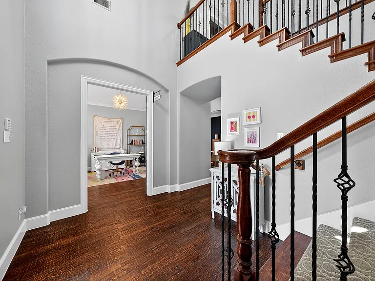 301 Foxcroft Ln — Photo 5