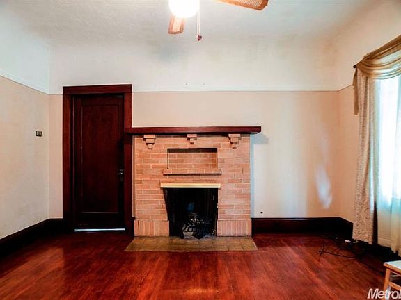 3rd image of 1030 W Poplar St