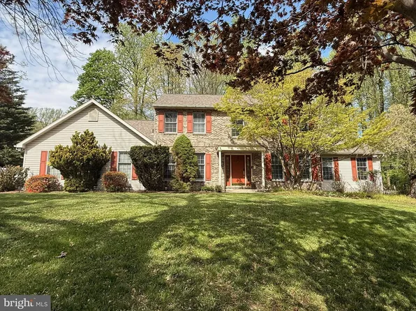 4 Royal Ct, Reading, PA 19607