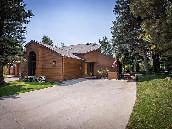 3rd image of 595 Cottonwood Creek Road
