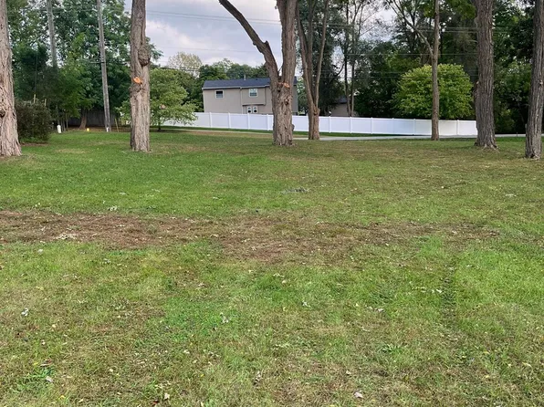 Vac Clintonville Rd, Waterford, MI 48329