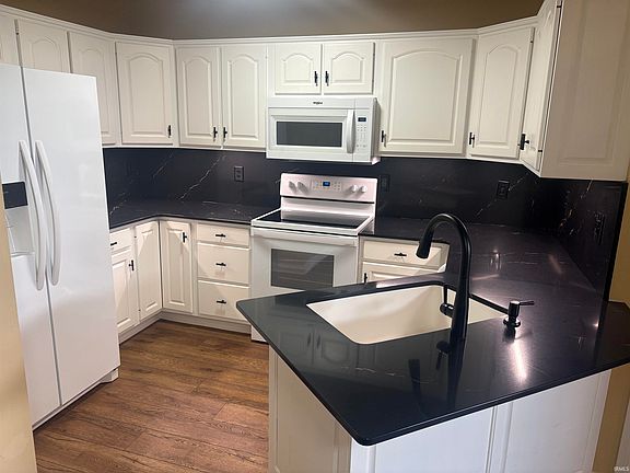 4th image of 3913 N Whitewood Way