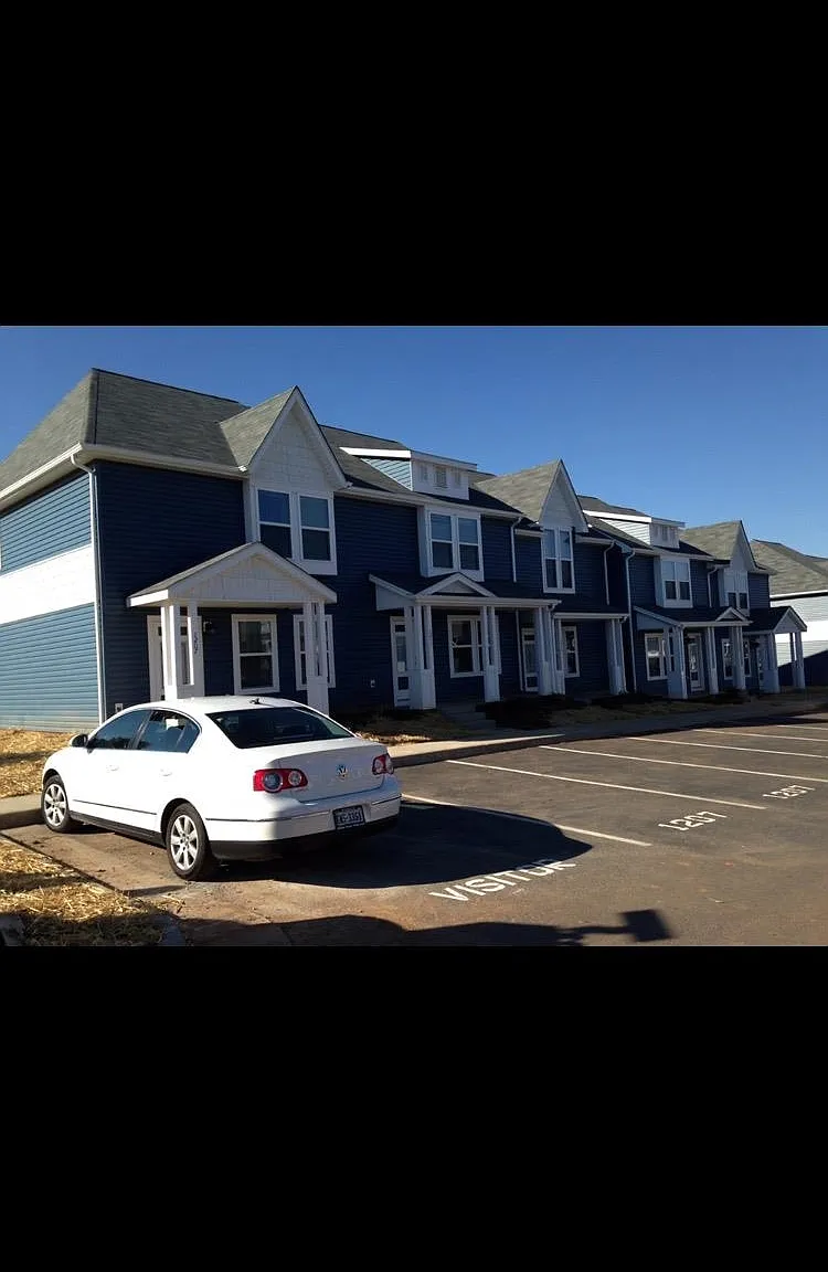 2 bed, 2.5 bath, 1280 sqft, $1,750 — Photo 1