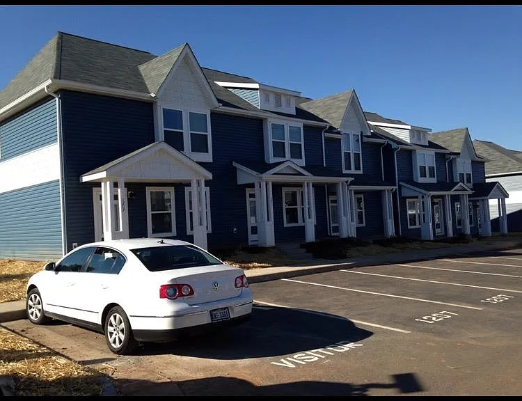 1211 Poets Ct — Photo 1