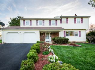 19 Canterbury Ln, Edison, NJ 08820