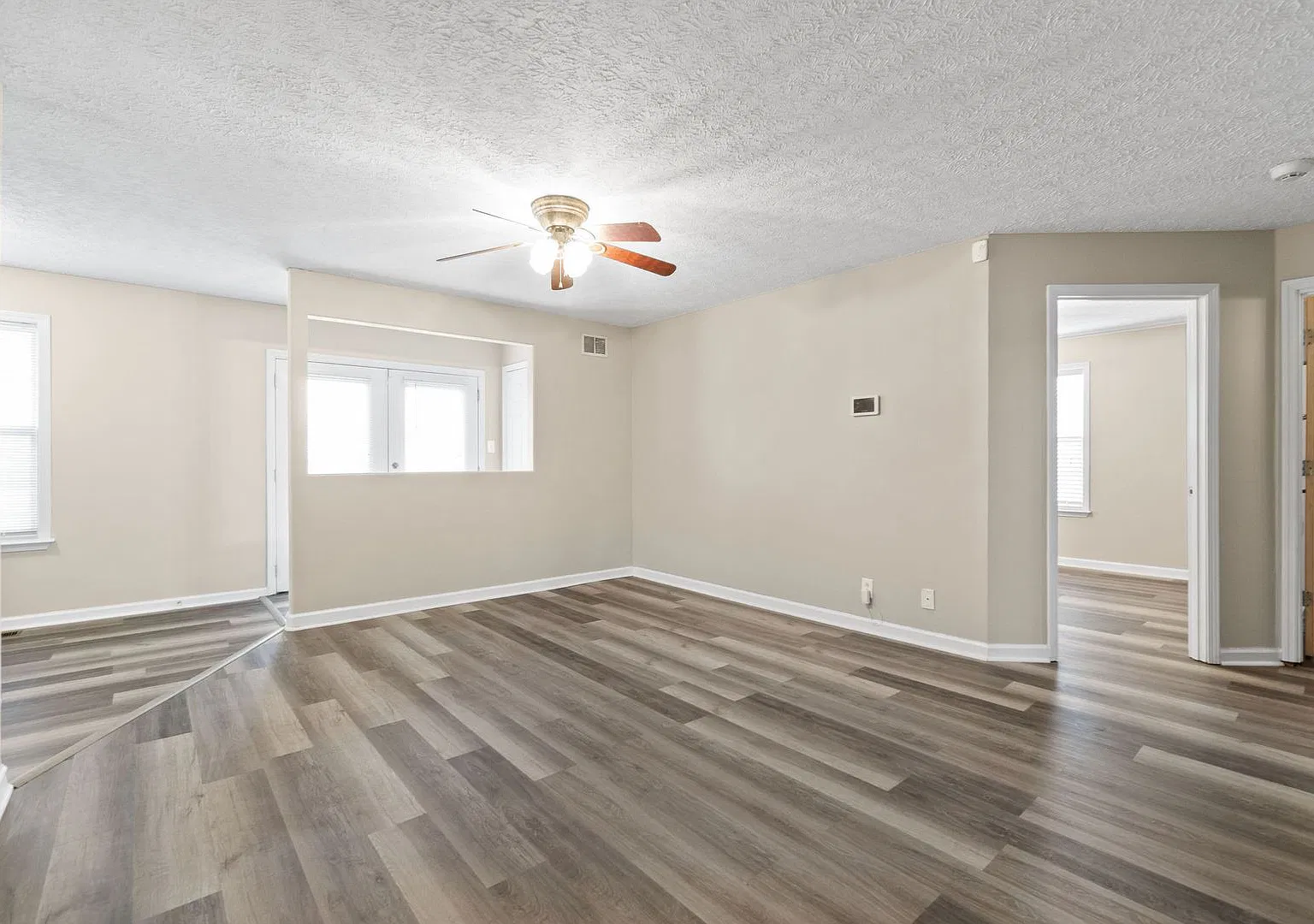 Spacious 3-Bedroom, 2-Bath Rental with Garage and Fenced Yard — Photo 4