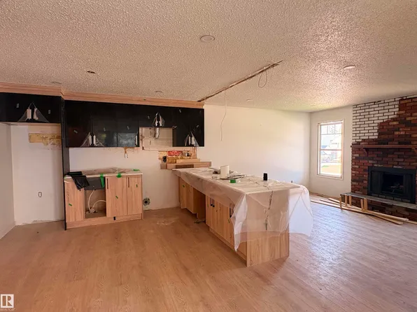 18007 73rd Ave NW, Edmonton, AB T5T 3K2
