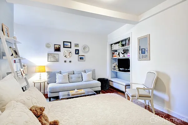 Sold by City Connections Realty | media 8