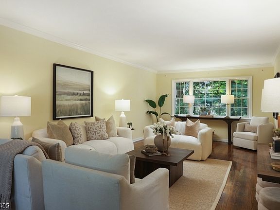 4th image of 909 Stevens Avenue