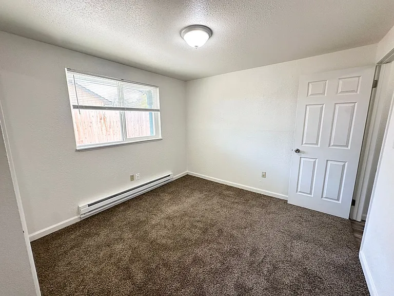 1057 Melrose — Photo 13