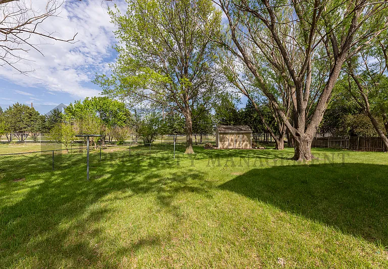 8502 W Westlawn Cir — Photo 3