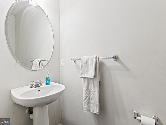4th image of 46050 W Westbury Blvd