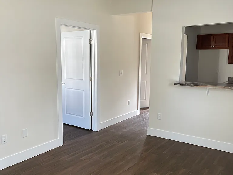 90 Court Yard Ln #9 — Photo 10