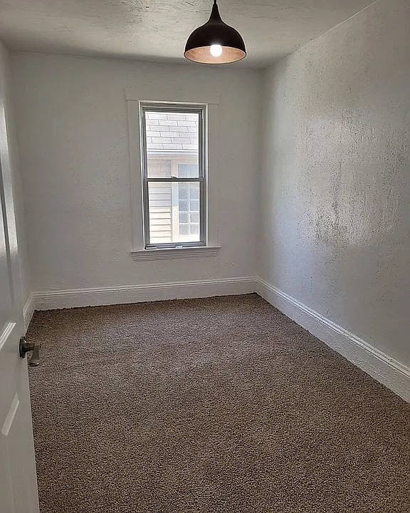 Up  bedroom 