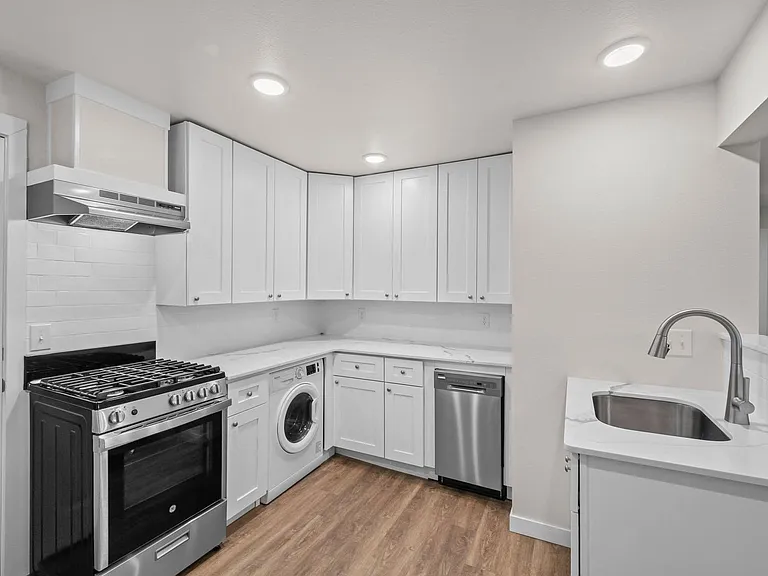 240 S Center St — Photo 1