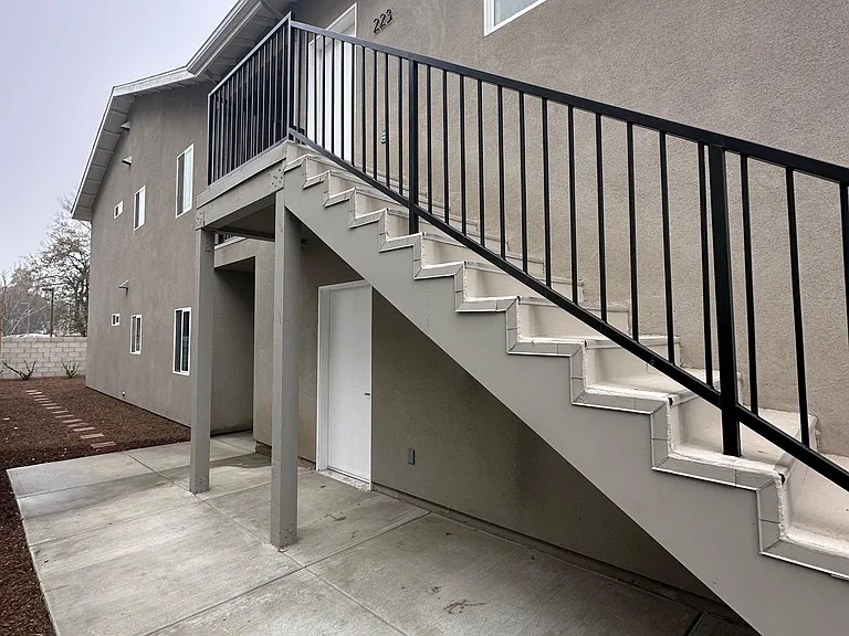 227 E Franklin Ave #G — Photo 15