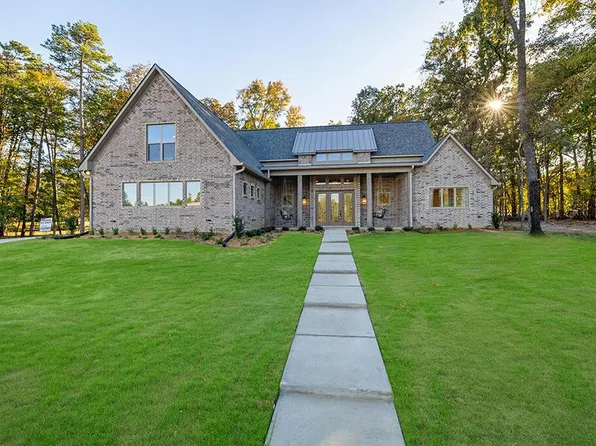 3015 Sterling Dr, Texarkana, TX 75503