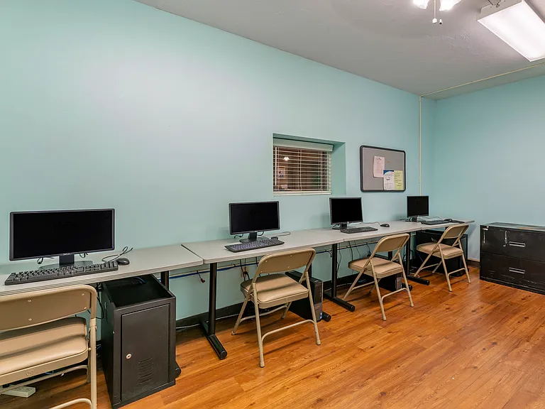 Euclid Beach Apartments — Photo 12