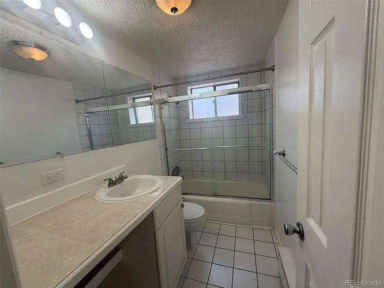 1063 N Clarkson St #8 — Photo 24