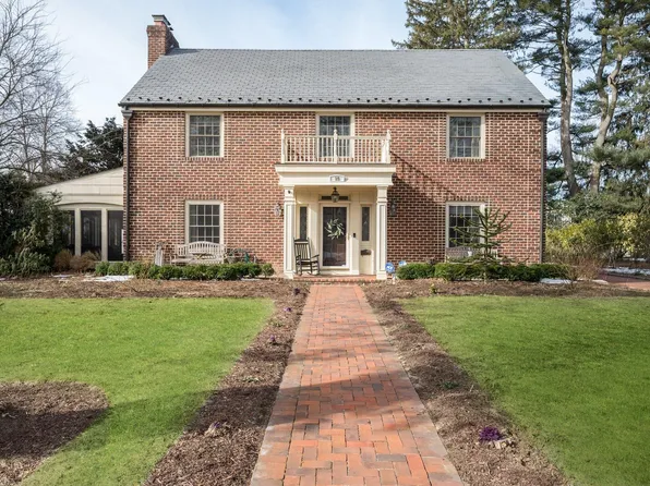 15 Meritoria Drive, East Williston, NY 11596