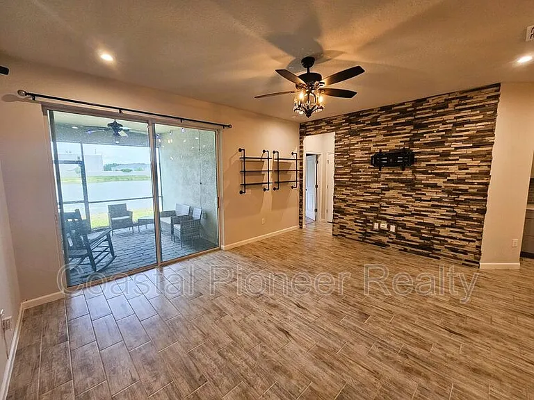 19403 Blue Pond Dr — Photo 11
