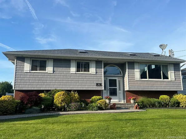 139 Baker Court, Island Park, NY 11558